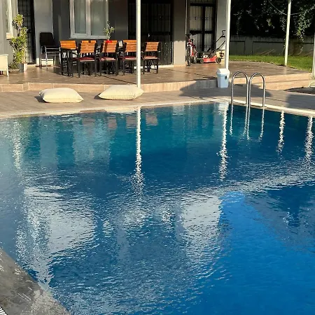 Triplex With Pool Patera Villa *