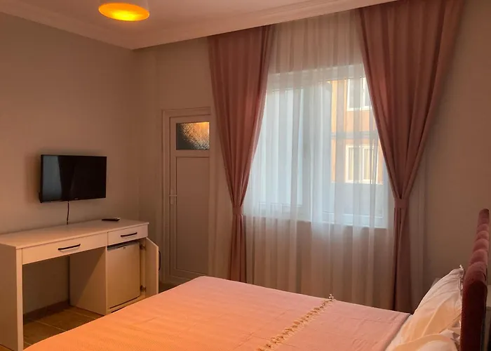 Villa Triplex With Pool Patera