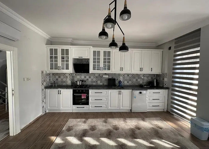 Villa Triplex With Pool Patera