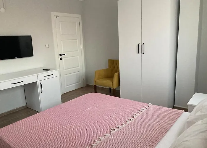 Triplex With Pool Patera