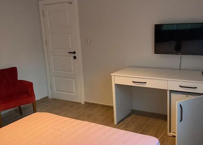 Triplex With Pool Patera *