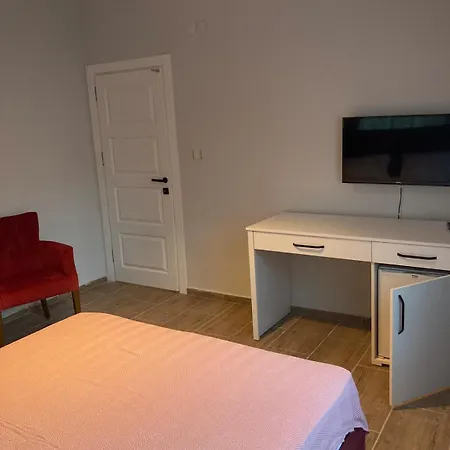 Triplex With Pool Patera *